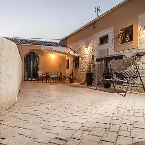 Abbraccio Del Carrubo Bed & Breakfast Scicli